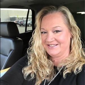 Meet your Posher, Dena